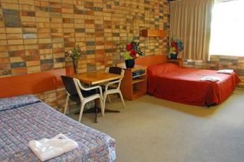 Palms Hotel Motel Chullora - Accommodation Main Beach 1