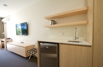 Remington Motor Inn - Accommodation Main Beach 63