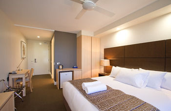 Remington Motor Inn - Accommodation Main Beach 64
