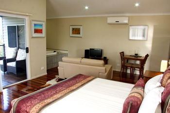 Yabbaloumba Retreat - Accommodation Main Beach 2