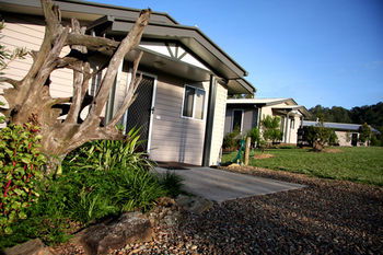 Yabbaloumba Retreat - Accommodation Main Beach 12
