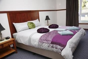 Central Serviced Apartments - Accommodation Main Beach 2