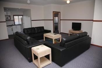 Central Serviced Apartments - Accommodation Main Beach 5