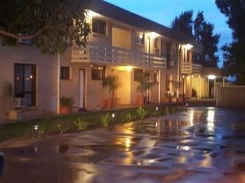 Central Serviced Apartments - Accommodation Main Beach 9