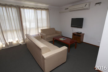 Central Serviced Apartments - Accommodation Main Beach 13