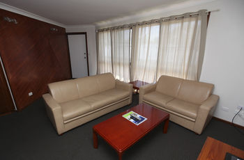 Central Serviced Apartments - Accommodation Main Beach 14