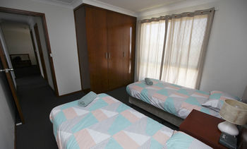 Central Serviced Apartments - Accommodation Main Beach 16