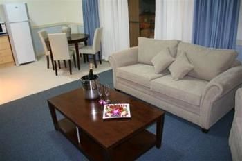 Hawkesbury Race Club Motel - Accommodation Main Beach 9