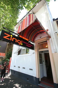 Zing Backpackers - Accommodation Main Beach 2
