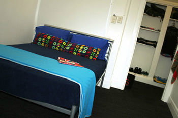 Zing Backpackers - Accommodation Main Beach 7