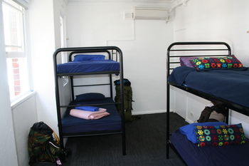 Zing Backpackers - Accommodation Main Beach 10
