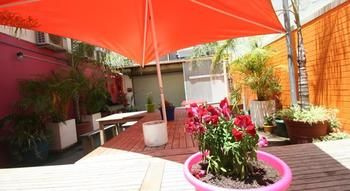 Zing Backpackers - Accommodation Main Beach 13