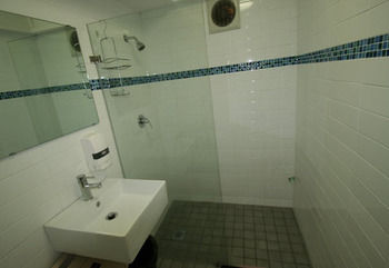 Zing Backpackers - Accommodation Main Beach 14