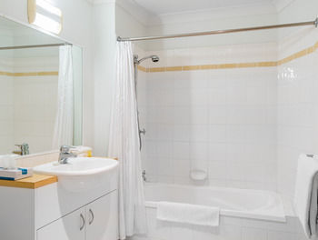 The Brighton Apartments - Accommodation Main Beach 6