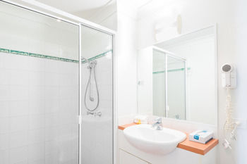 The Brighton Apartments - Accommodation Main Beach 7