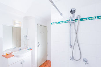 The Brighton Apartments - Accommodation Main Beach 8