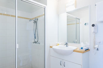 The Brighton Apartments - Accommodation Main Beach 9