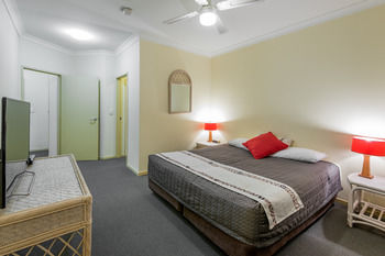 The Brighton Apartments - Accommodation Main Beach 21