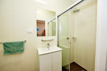 Billabong Gardens - Hostel - Accommodation Main Beach 1