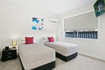 Belmont South NSW Accommodation Main Beach