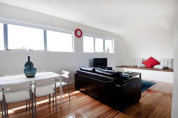 Position Perfect - Accommodation Main Beach 16