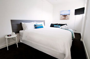 Position Perfect - Accommodation Main Beach 25