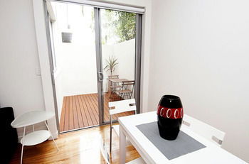 Position Perfect - Accommodation Main Beach 28
