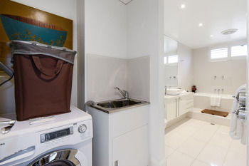 UrbanMinder @ Margeaux - Accommodation Main Beach 1