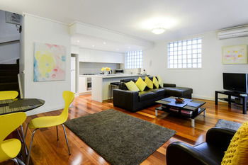 UrbanMinder @ Margeaux - Accommodation Main Beach 18