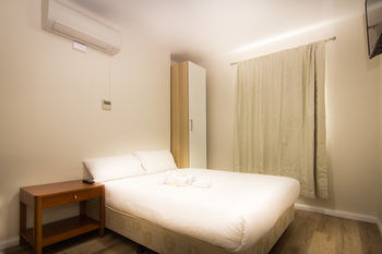 Shilla Lodge Hotel - Accommodation Main Beach 1