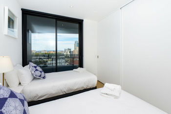 UrbanMinder At SQ - Accommodation Main Beach 2