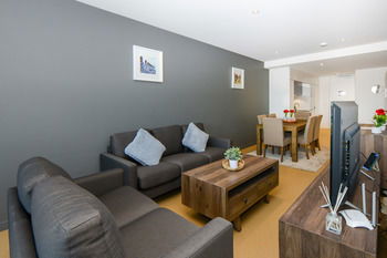 UrbanMinder At SQ - Accommodation Main Beach 13