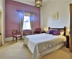 Racecourse Inn - The - Accommodation Main Beach 1