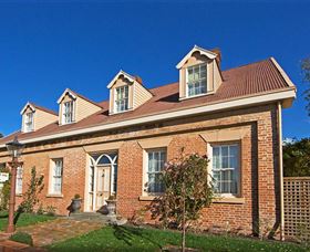 Racecourse Inn - The - Accommodation Main Beach 0