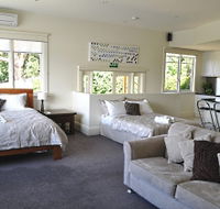 Belton House - Accommodation Main Beach