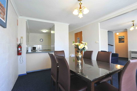 Alanvale Apartments & Motor Inn - Accommodation Main Beach 0