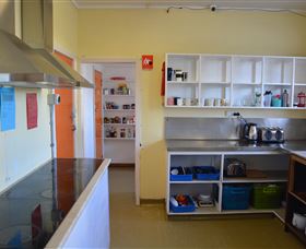 Tasman Backpackers - Accommodation Main Beach 1