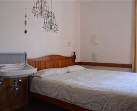 Tasman Backpackers - Accommodation Main Beach 5