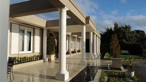 Norwood House Receptions & Motel - Accommodation Main Beach 0