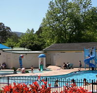 Porepunkah Pines Holiday Park - Accommodation Main Beach