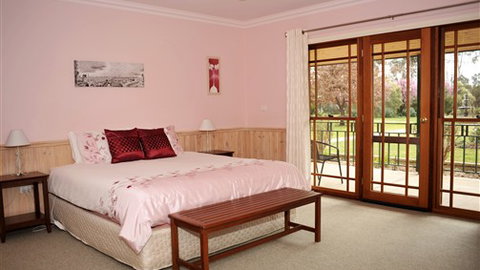 Stableford House Bed & Breakfast - Accommodation Main Beach 0