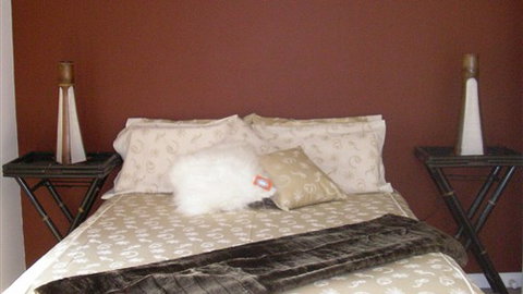 Auberge Woodend - Accommodation Main Beach 1