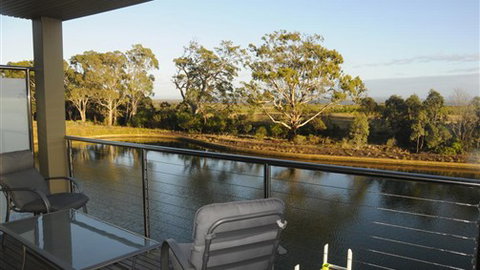 Gippsland Lakehouse - Accommodation Main Beach 1
