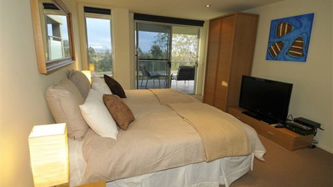 Gippsland Lakehouse - Accommodation Main Beach 5
