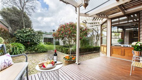 Avalon Guesthouse - Accommodation Main Beach 4