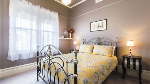 Avalon Guesthouse - Accommodation Main Beach 2