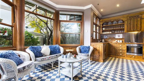 Avalon Guesthouse - Accommodation Main Beach 3