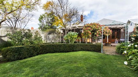 Avalon Guesthouse - Accommodation Main Beach 6