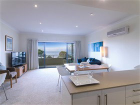 Aurora Ozone Apartments - Accommodation Main Beach 1