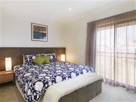 Aurora Ozone Apartments - Accommodation Main Beach 3